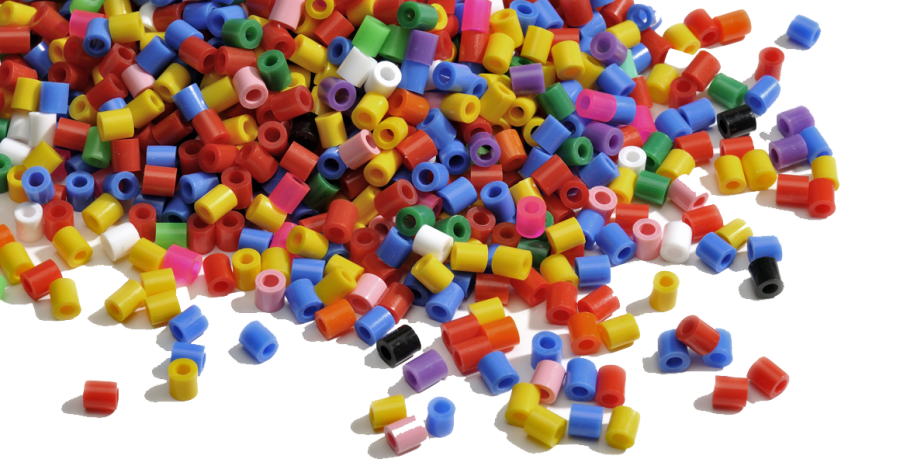 En bunke af HAMA perler i mange forskellige farver